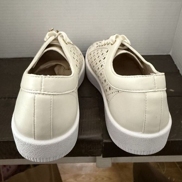 DV Dolce Vita Women’s Sneaker Size 9 Perforated Beehive Bee Butterfly Ladybug - Picture 5 of 8